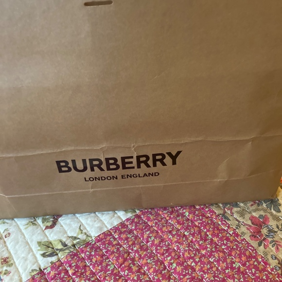 Authentic Burberry - Picture 2 of 8